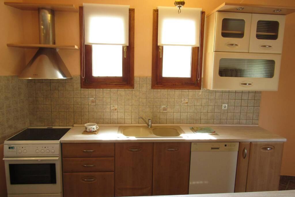 Christie'S Ground Floor Apartment By The Sea กาโตกัตซา ภายนอก รูปภาพ