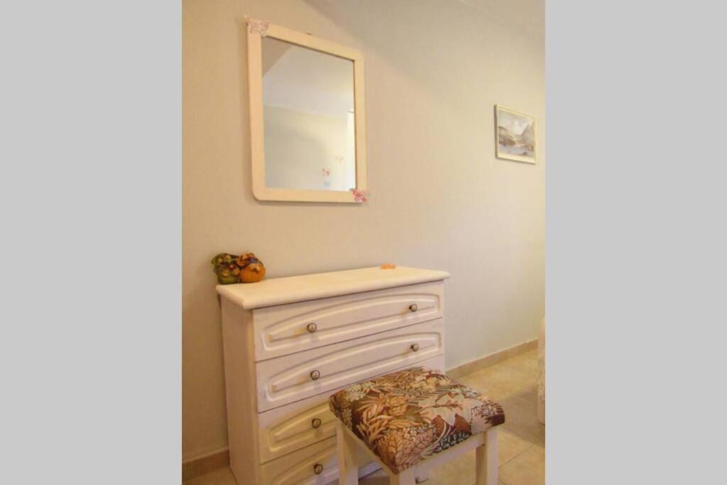 Christie'S Ground Floor Apartment By The Sea กาโตกัตซา ภายนอก รูปภาพ